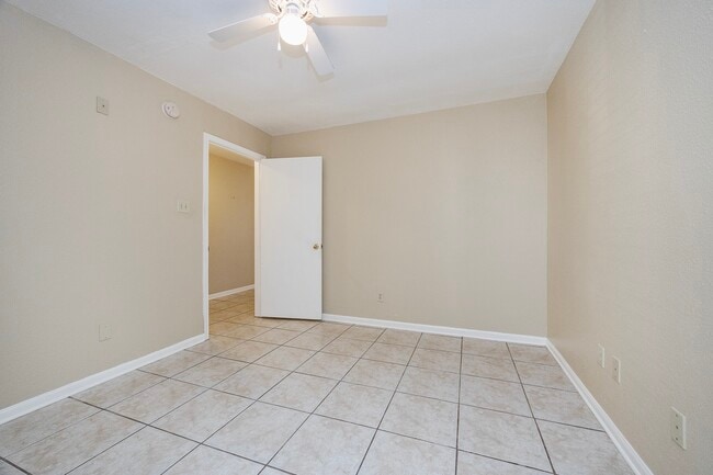 Building Photo - 7315 Foxside Ln