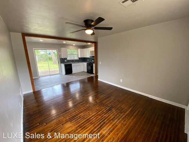 Foto del edificio - 3 br, 1 bath House - 1704 Waltz Way