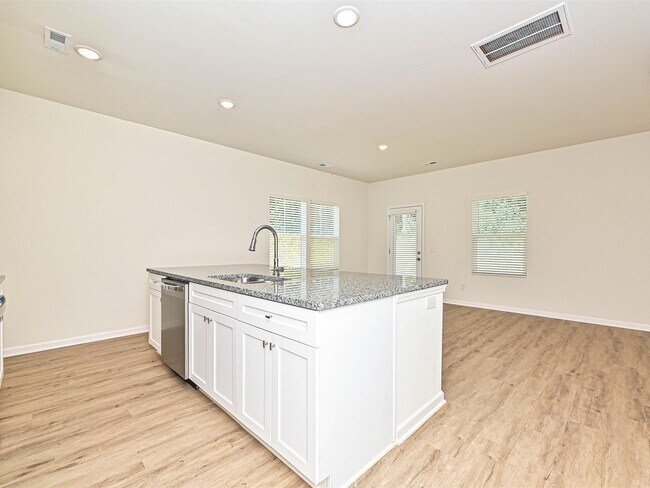 Foto del edificio - 1725 E Cloaninger Ave