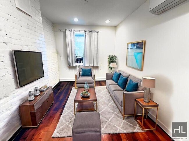 Foto del edificio - Striver's Row Gorgeous Penthouse 1 Bedroom!