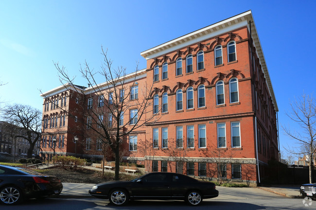 Building Photo - North Barclay Green