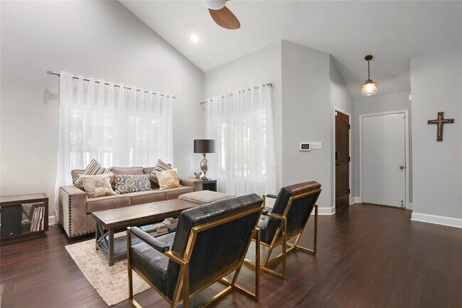 Building Photo - 15 Abbey Brook Pl