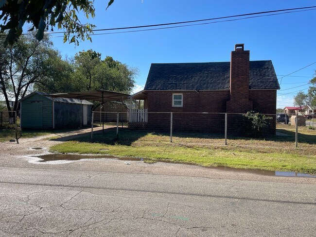 Foto del edificio - Charming 2-Bed, 1-Bath with Modern Upgrades