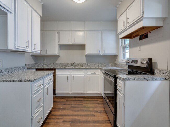 Building Photo - Beautiful renovation! 3bd 2 bath home in S...