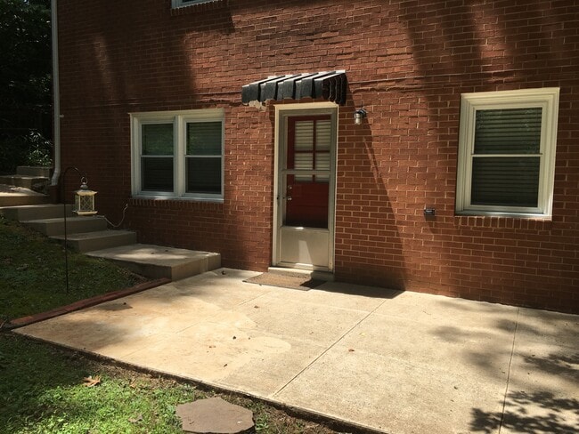 Building Photo - 100 Marion Ct