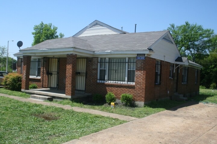 Primary Photo - 69-93 Eastview Dr