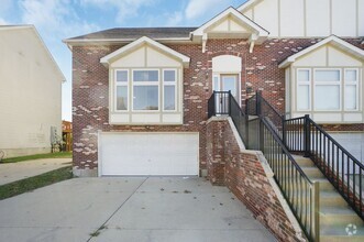 Building Photo - 5 Cabanne Townhome Dr