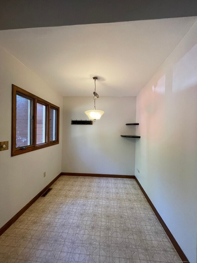 Building Photo - 1142 Sperry Rd