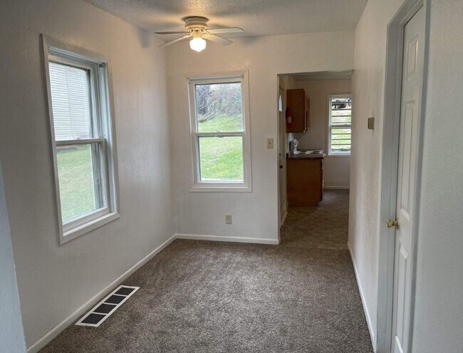 Foto del edificio - 627 E 5th St