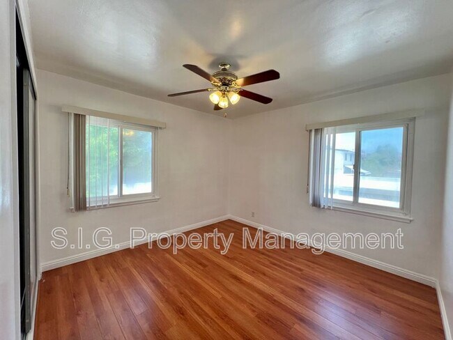 Foto del edificio - 723 E Chevy Chase Dr
