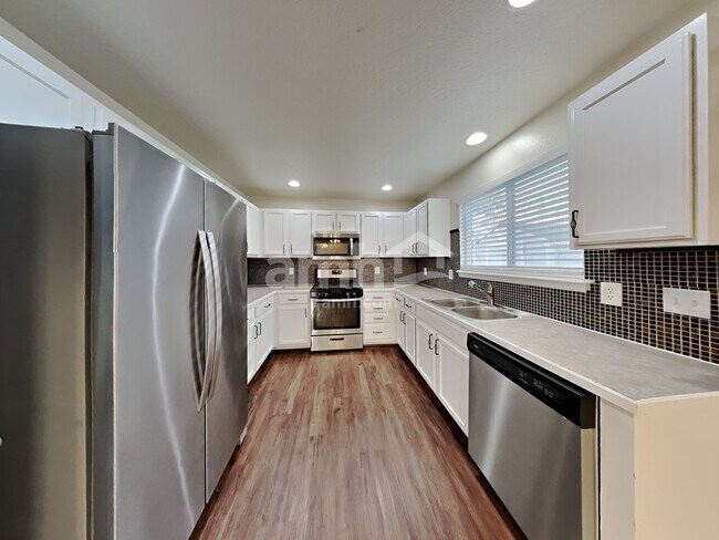 Building Photo - 372 W Wood Owl Dr