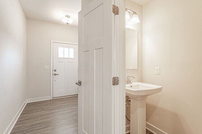 Building Photo - END UNIT! 3 Bedroom 2.5 Bathroom at Brookw...