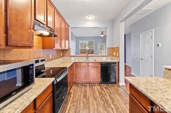 Foto del edificio - Room in Townhome on Casona Way