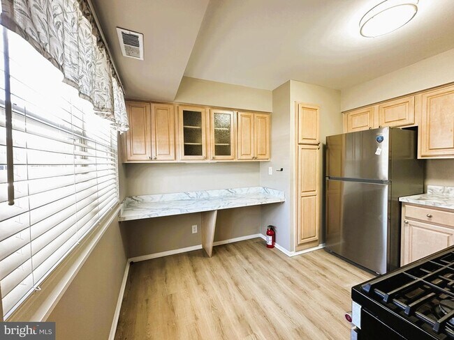 Foto del edificio - 42 Michael Rd