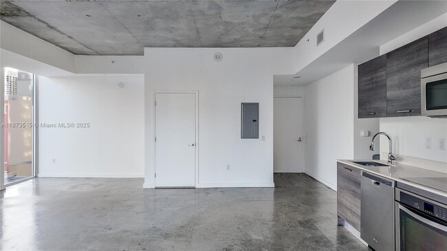 Foto del edificio - 151 SE 1st St