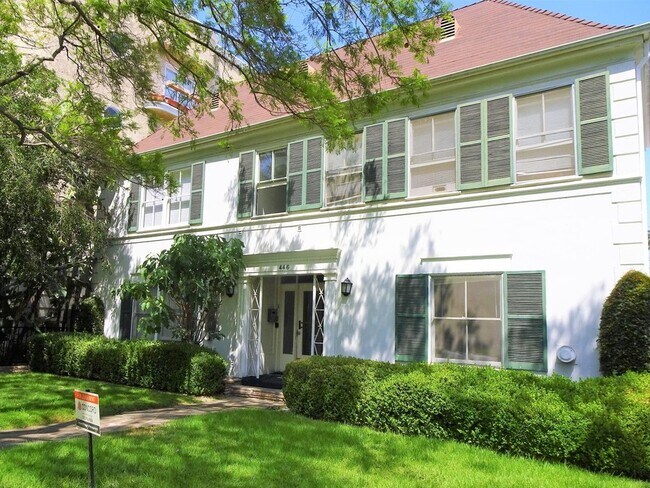 Foto del edificio - 446 N Oakhurst Dr