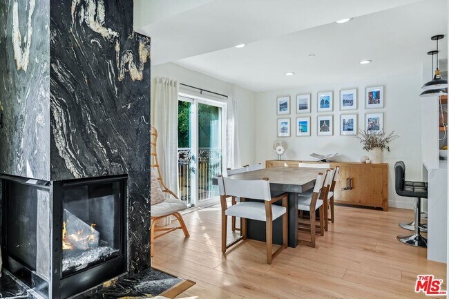 Foto del edificio - 123 S Clark Dr