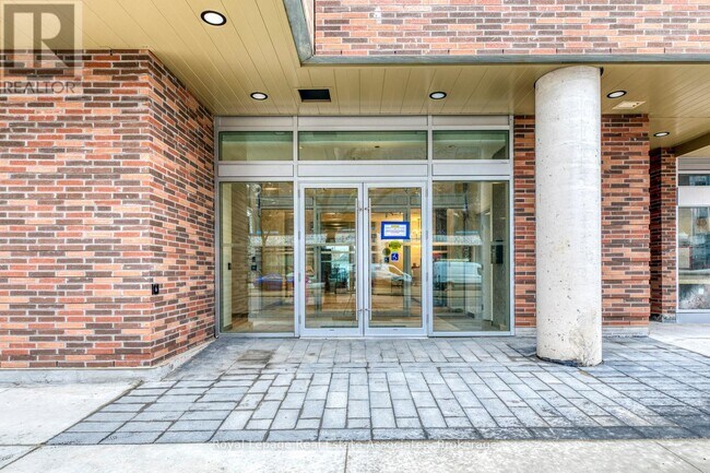 Photo du bâtiment - 1787-1787 St Clair Ave W