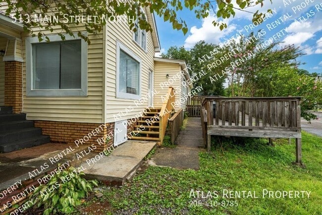 Building Photo - 513 Main St N