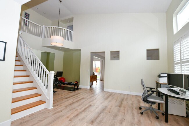 Building Photo - 3BED/2.5BATH Two-Story Home in Camarillo (...