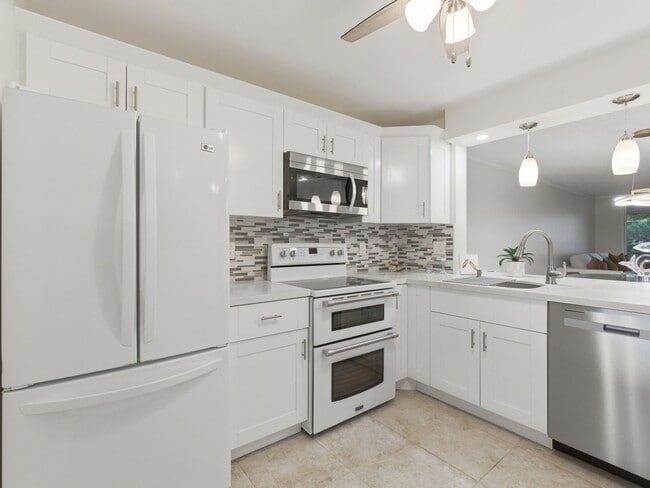 Foto del edificio - 911 Gardenia Dr