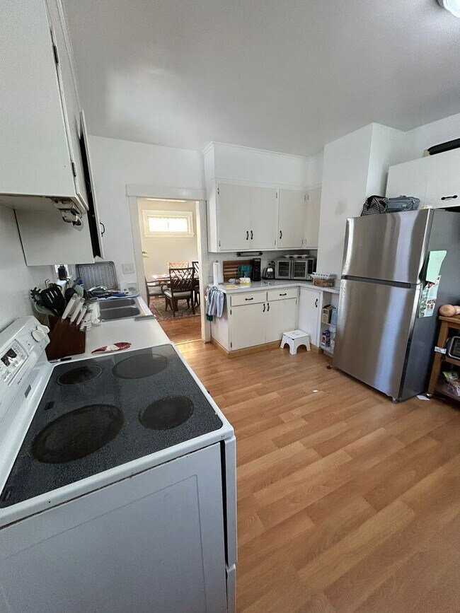 Building Photo - 625 N 16th Ave E