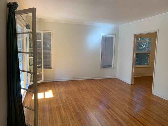 Foto del edificio - 412 N Doheny Dr