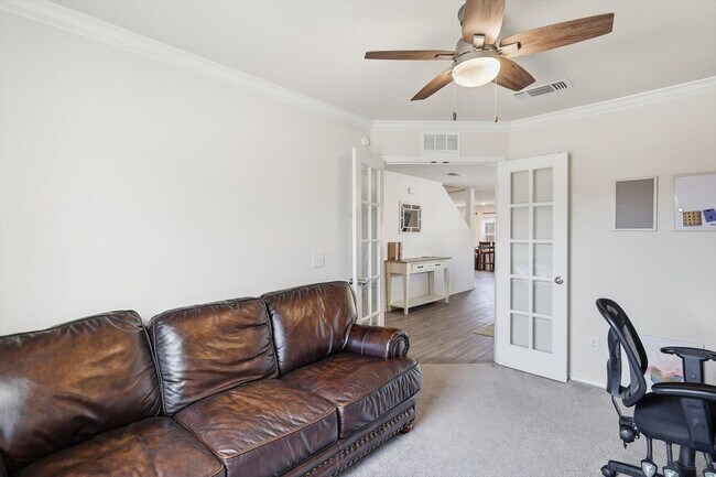 Foto del edificio - 16041 Pious Dr