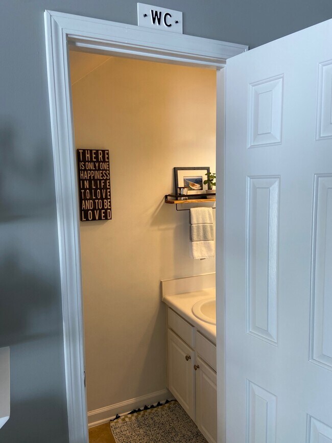 Foto del edificio - 7230 Racine Way