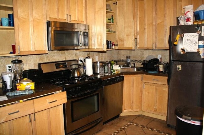 Foto del edificio - Amazing 4 Bedroom Apartment available 9/1/26