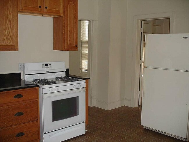 Building Photo - 315 W 21st St