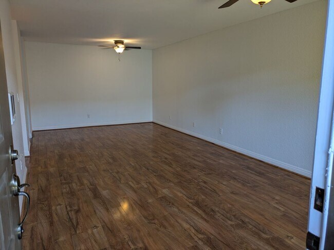 Foto del edificio - 7745 Stalmer St