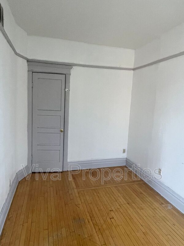 Building Photo - 1109 N California Ave