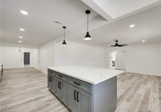 Building Photo - 1229 8th Pl