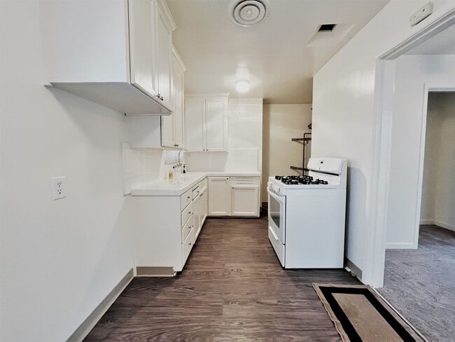 Building Photo - Centrally located 3-bedroom house