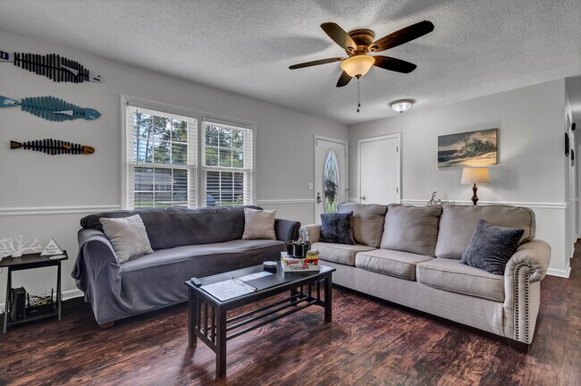 Building Photo - 4637 Manchester Dr