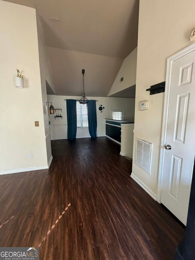 Foto del edificio - 2890 Duncan Pl