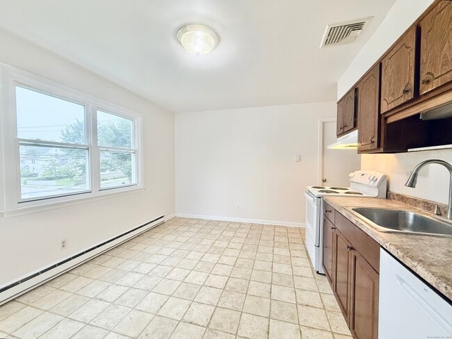 Building Photo - 162 Seaside Ave