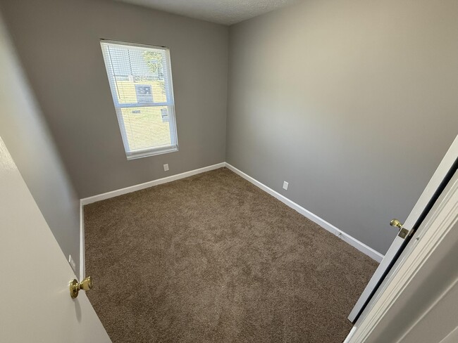 Building Photo - 101-103 N Brand St