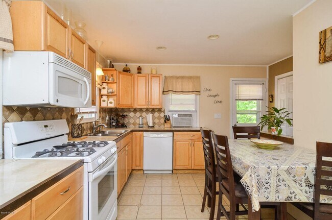 Kitchen - 3543 Goodman Ave SW