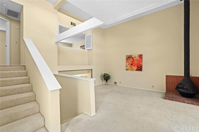 Building Photo - 1141 W Duarte Rd