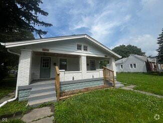 Building Photo - 1502 N Gladstone Ave
