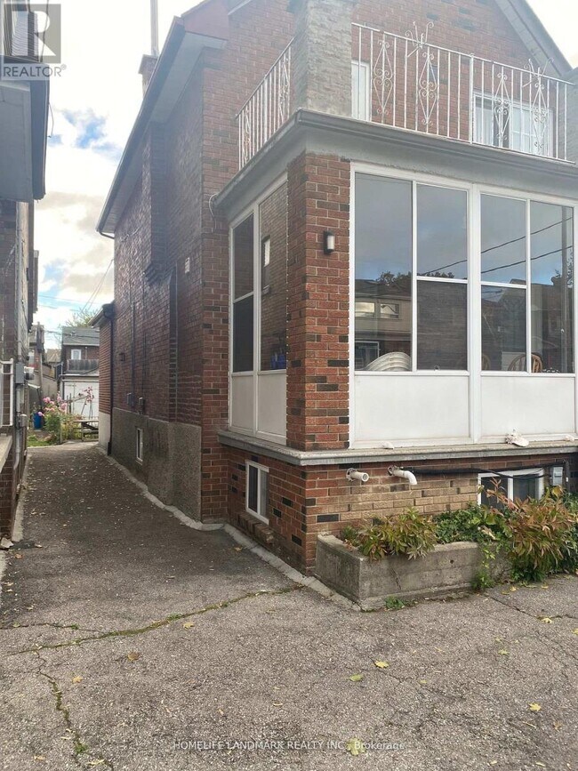 Photo du bâtiment - 169 Westmount Ave