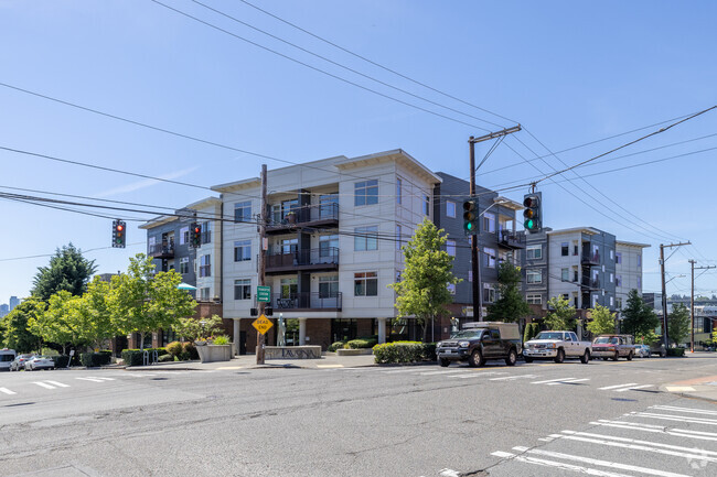 Building Photo - Tavona