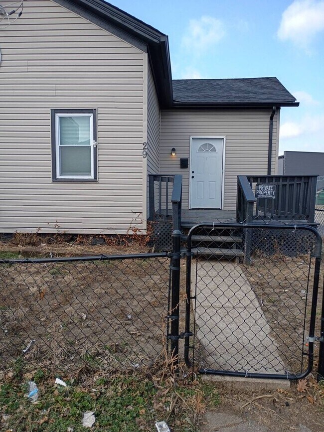 Foto del edificio - Charming 3 - Bedroom Property in Prime Location