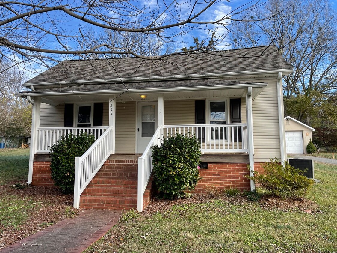 Foto principal - 2 bed 1 bath home in Randleman!