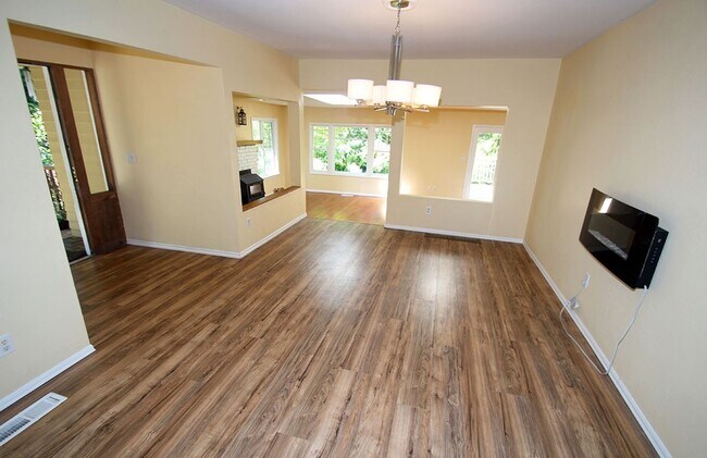 Building Photo - SPACIOUS, PRIVATE, 3 BED BOTHELL HOME FOR ...
