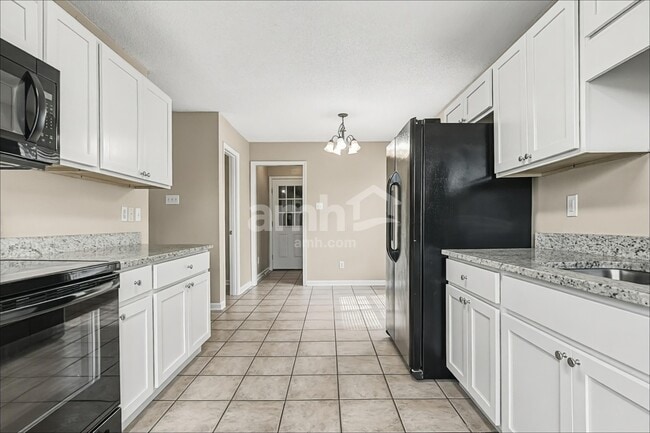 Building Photo - 1400 Pendulum Dr N