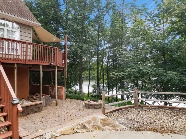 Foto del edificio - 1315 Lake Cunningham Rd