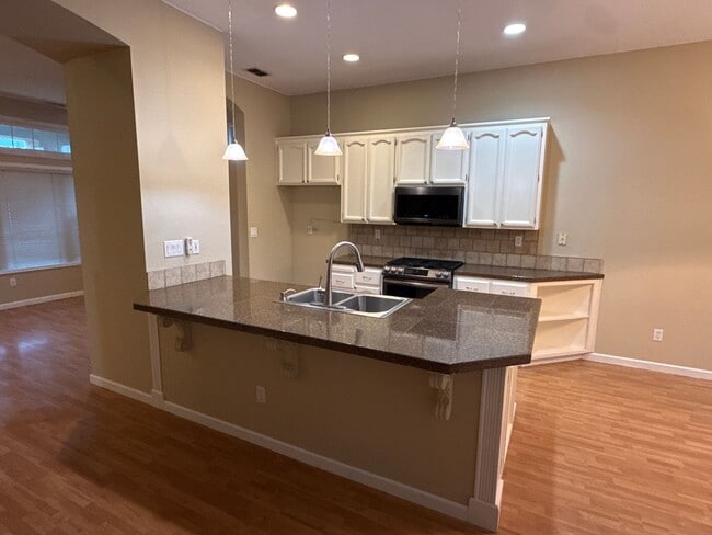 Foto del edificio - 3 BR, 2 Ba, 1451 SF, Single Story - - Tenatn Pay $175 monthly for WS&G